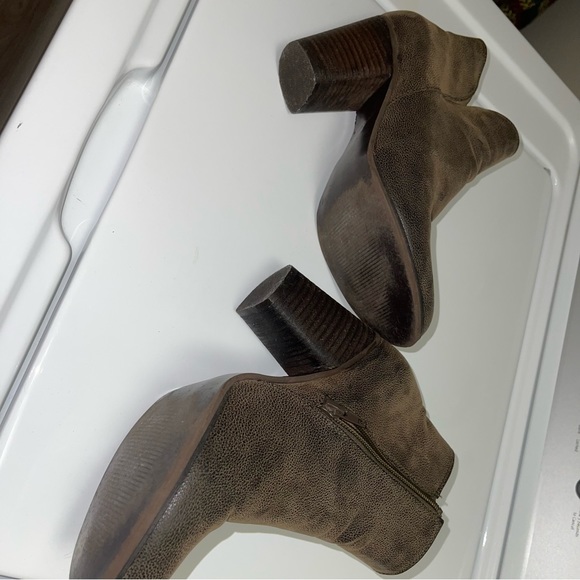 Harlow Brown 3 inch heels - Picture 3 of 4
